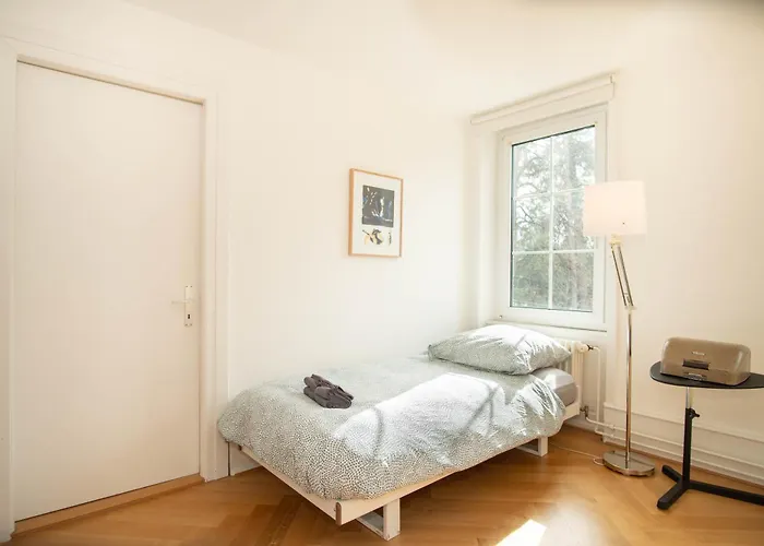 Spacious Apartment Next To Park With Free Baselcard