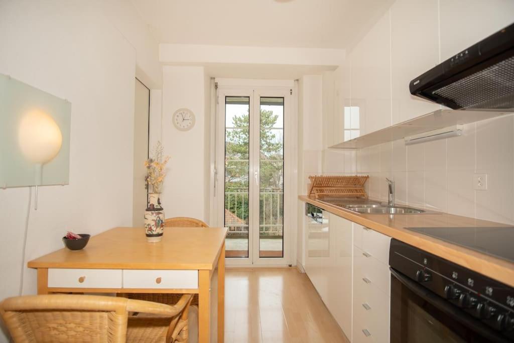 Spacious Next To Park With Free Baselcard *